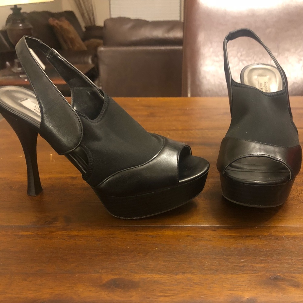 Vera Wang size 9 black heels